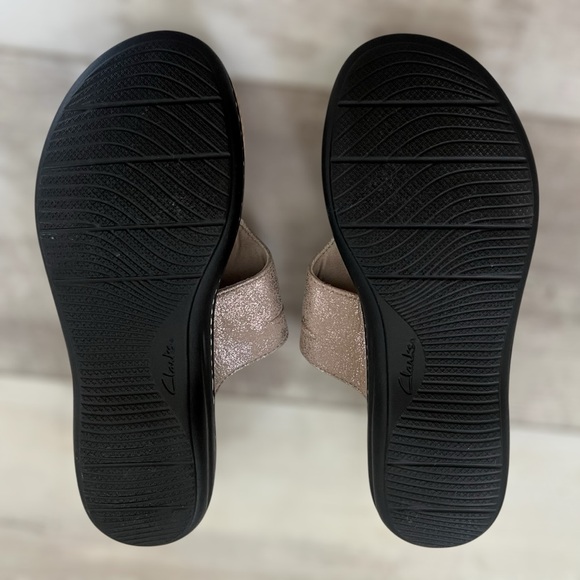 NWOB Wide Clarks Collection Laurieann Rae thong taupe metallic Size 8 W - Picture 4 of 10